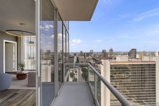 610 E Market St Unit 2508, San Antonio, TX 78205