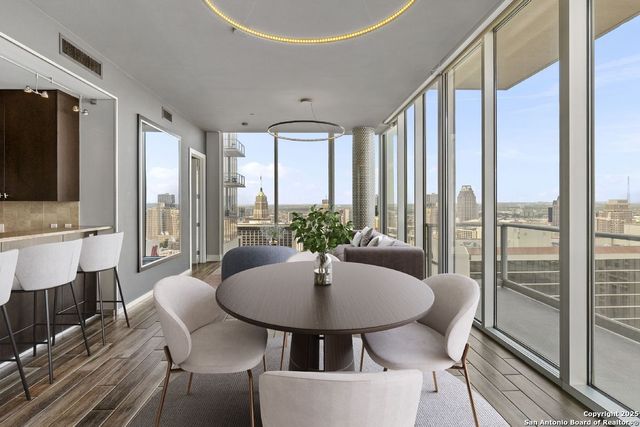 610 E Market St Unit 2508, San Antonio, TX 78205