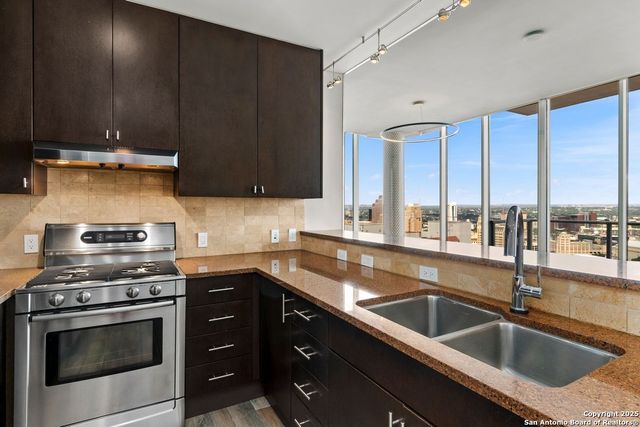 610 E Market St Unit 2508, San Antonio, TX 78205