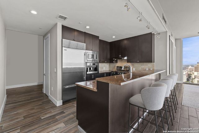 610 E Market St Unit 2508, San Antonio, TX 78205