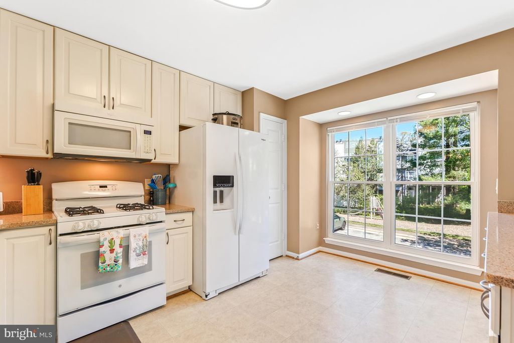 Image 10 of property listing at 11230 WATERMILL LN, Silver Spring, MD 20902