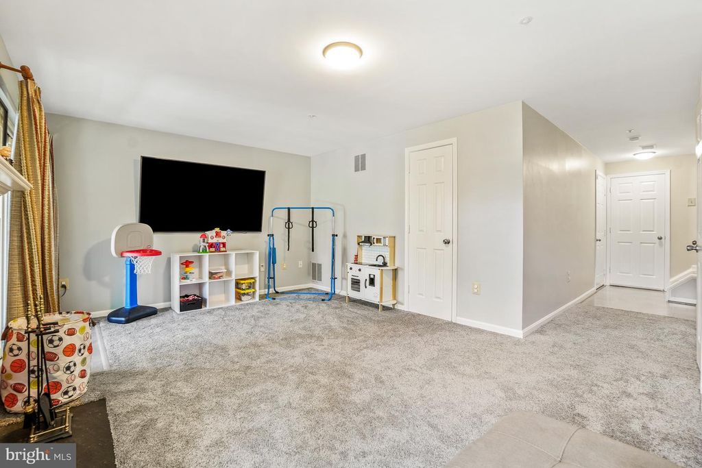 Image 27 of property listing at 11230 WATERMILL LN, Silver Spring, MD 20902