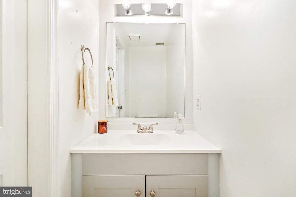 Image 28 of property listing at 11230 WATERMILL LN, Silver Spring, MD 20902