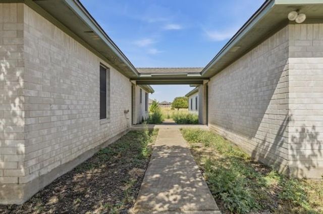 16 Brenda LN, Round Rock, TX 78665