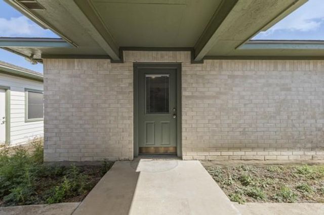 16 Brenda LN, Round Rock, TX 78665