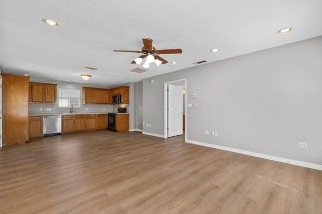 16 Brenda LN, Round Rock, TX 78665