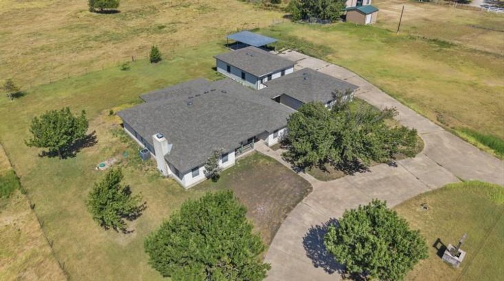 16 Brenda LN, Round Rock, TX 78665