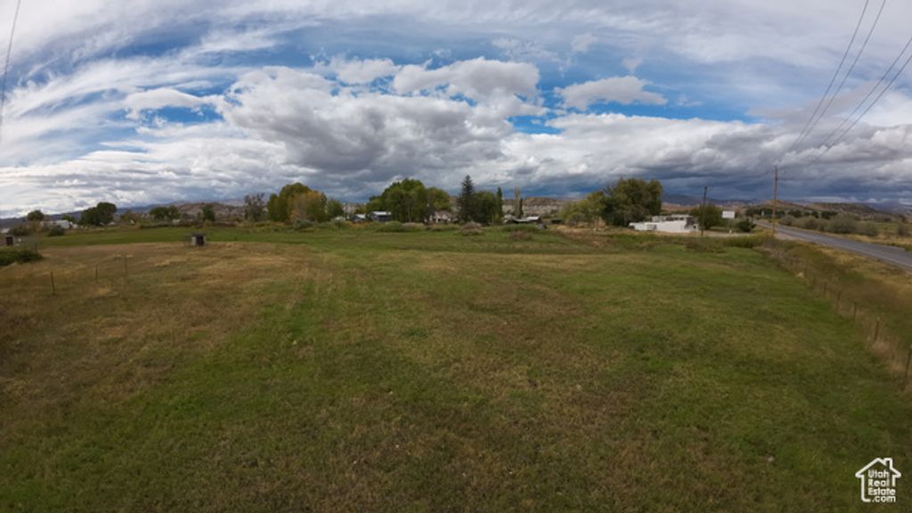 Image 3 of property listing at 101 W 2500 N, Vernal, UT 84078