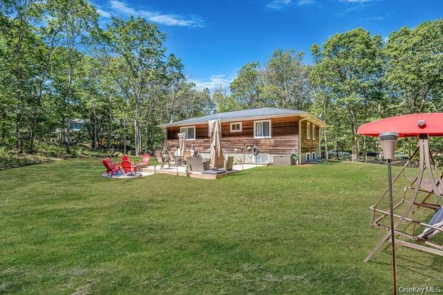3 Emily Court, Hampton Bays, NY 11946