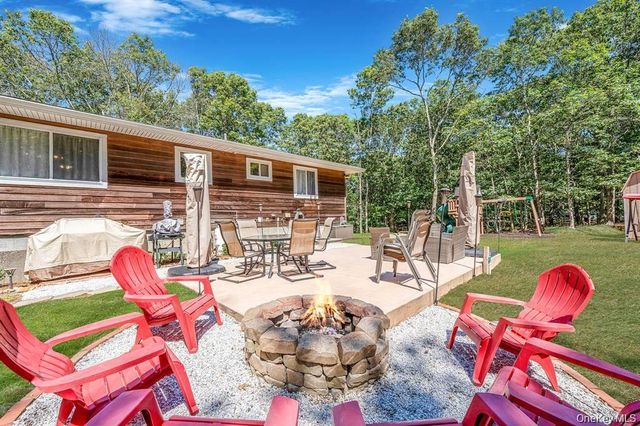 3 Emily Court, Hampton Bays, NY 11946