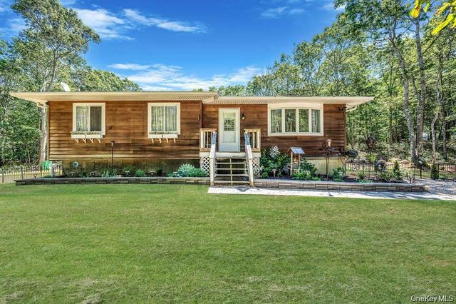 3 Emily Court, Hampton Bays, NY 11946