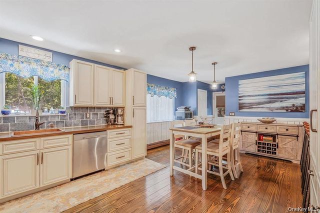 3 Emily Court, Hampton Bays, NY 11946
