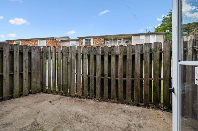 955 Coarsey Dr, Nashville, TN 37217