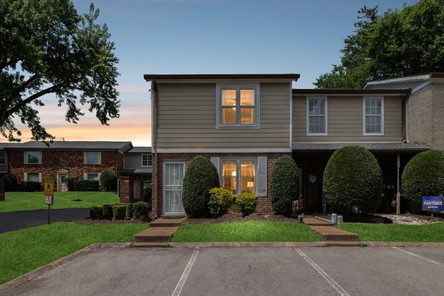 955 Coarsey Dr, Nashville, TN 37217