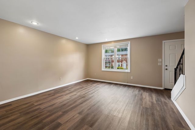 955 Coarsey Dr, Nashville, TN 37217