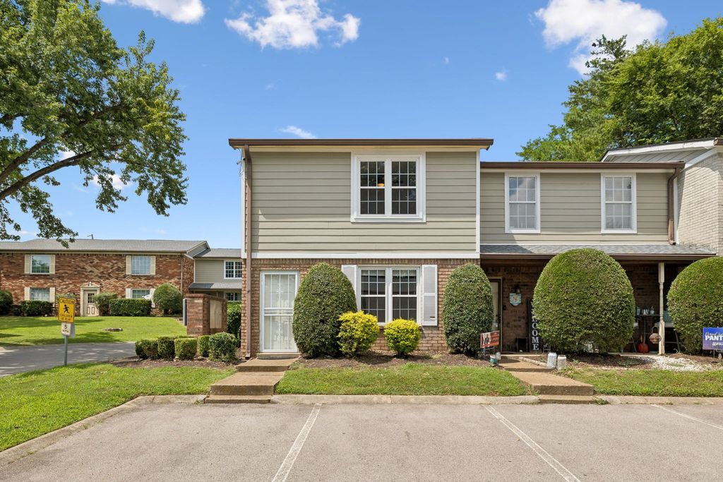 955 Coarsey Dr, Nashville, TN 37217