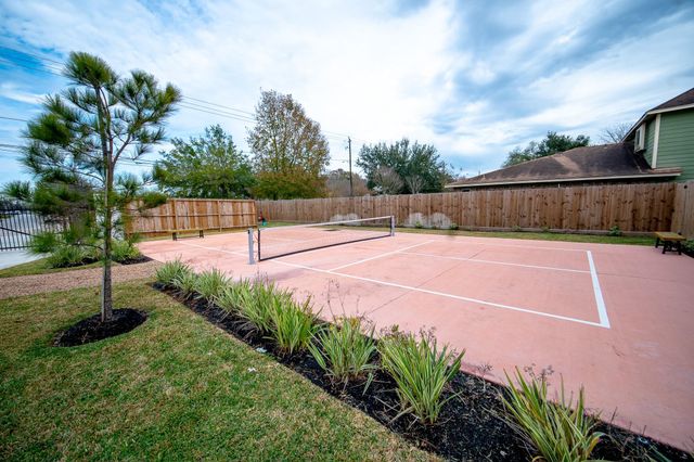 7611 Victory Reserve Street, Houston, TX 77088