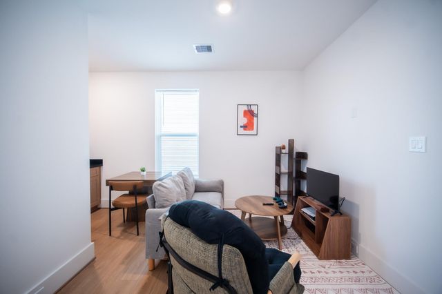 7611 Victory Reserve Street, Houston, TX 77088