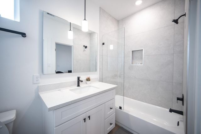7611 Victory Reserve Street, Houston, TX 77088
