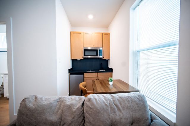 7611 Victory Reserve Street, Houston, TX 77088