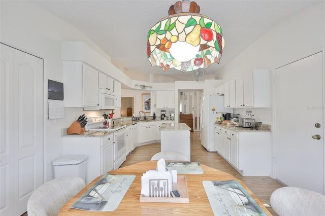 917 VILLEROY GREENS DRIVE 72, Sun City Center, FL 33573