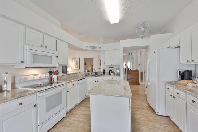 917 VILLEROY GREENS DRIVE 72, Sun City Center, FL 33573