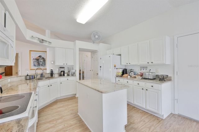 917 VILLEROY GREENS DRIVE 72, Sun City Center, FL 33573