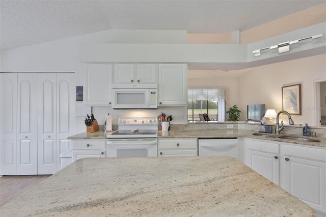 917 VILLEROY GREENS DRIVE 72, Sun City Center, FL 33573