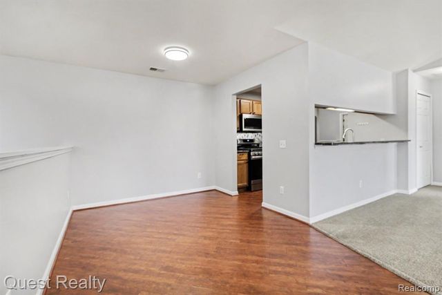 543 Addington Lane, Ann Arbor, MI 48108