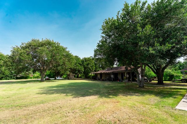 3015 Indian Acres Street, Alvin, TX 77511