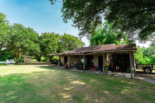 3015 Indian Acres Street, Alvin, TX 77511