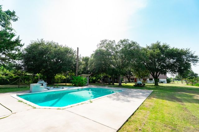 3015 Indian Acres Street, Alvin, TX 77511