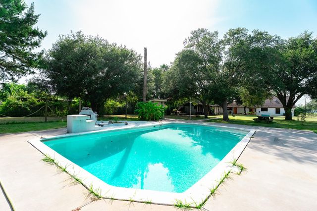 3015 Indian Acres Street, Alvin, TX 77511