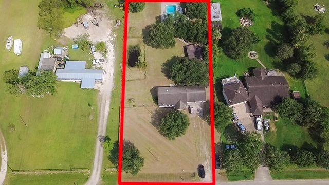 3015 Indian Acres Street, Alvin, TX 77511