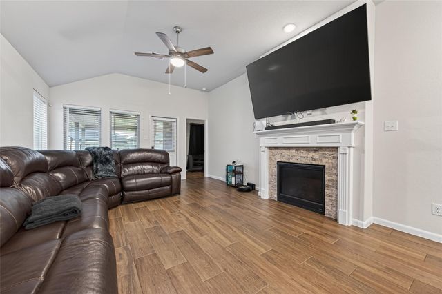 502 Winburn Tide Lane, La Porte, TX 77571