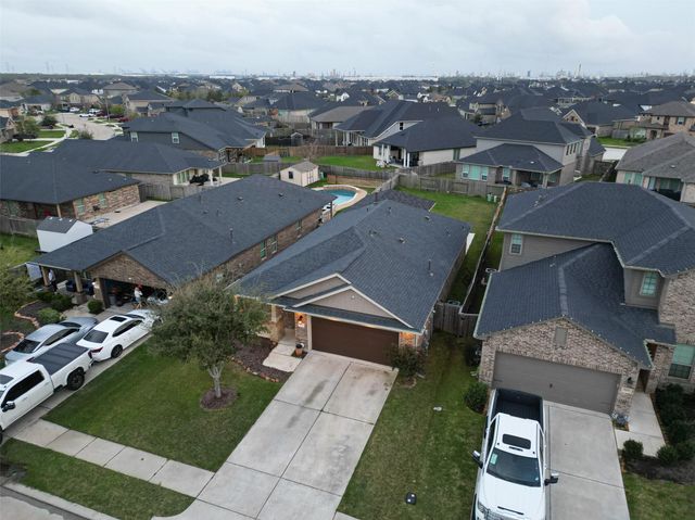 502 Winburn Tide Lane, La Porte, TX 77571