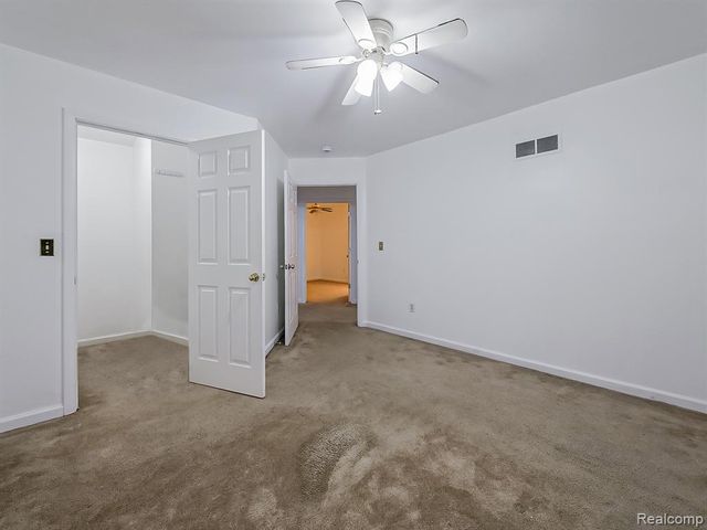 49 Oakhill Street, Pontiac, MI 48342