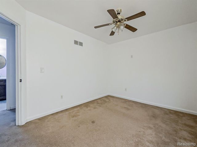 49 Oakhill Street, Pontiac, MI 48342