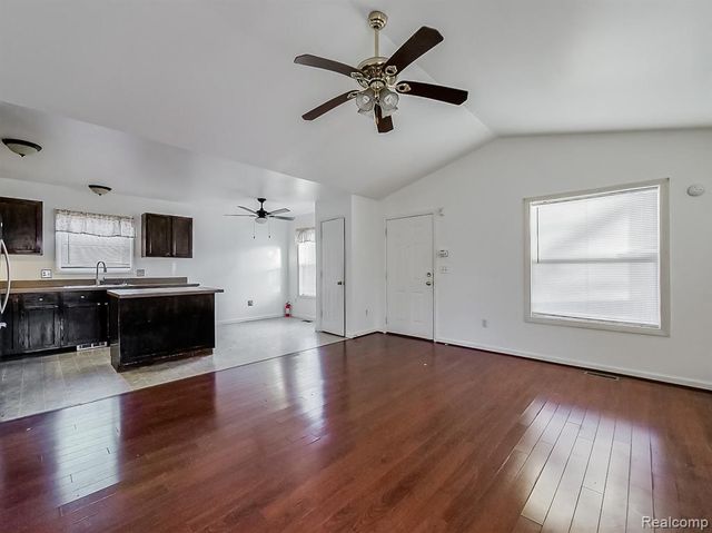 49 Oakhill Street, Pontiac, MI 48342