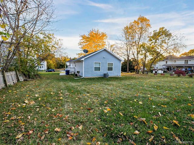 49 Oakhill Street, Pontiac, MI 48342