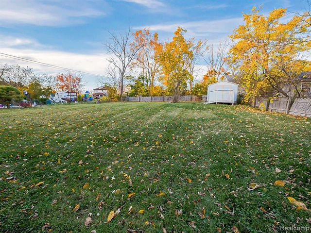 49 Oakhill Street, Pontiac, MI 48342