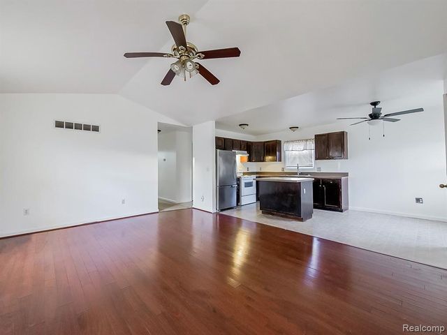 49 Oakhill Street, Pontiac, MI 48342