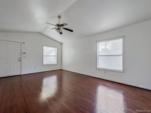 49 Oakhill Street, Pontiac, MI 48342