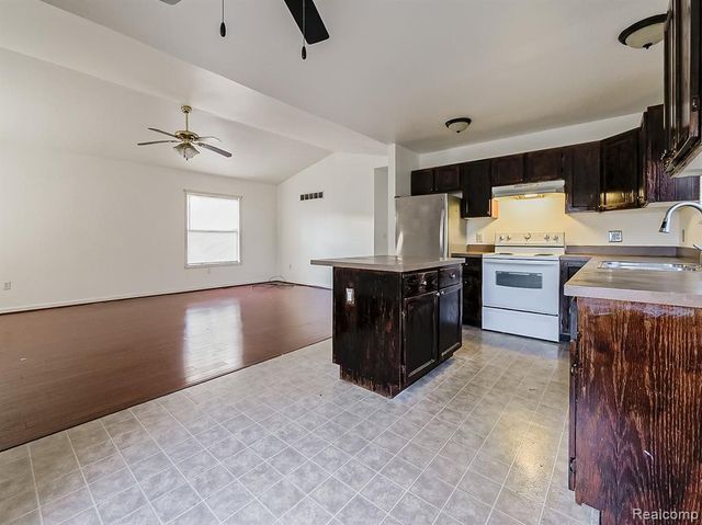 49 Oakhill Street, Pontiac, MI 48342