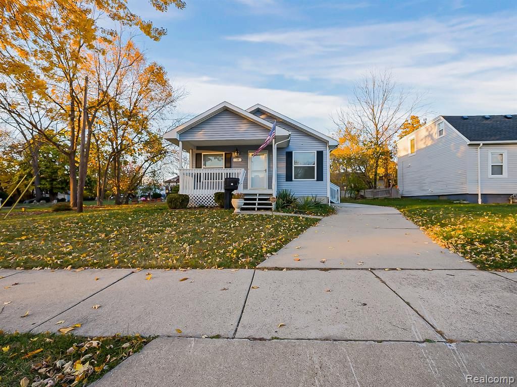 49 Oakhill Street, Pontiac, MI 48342