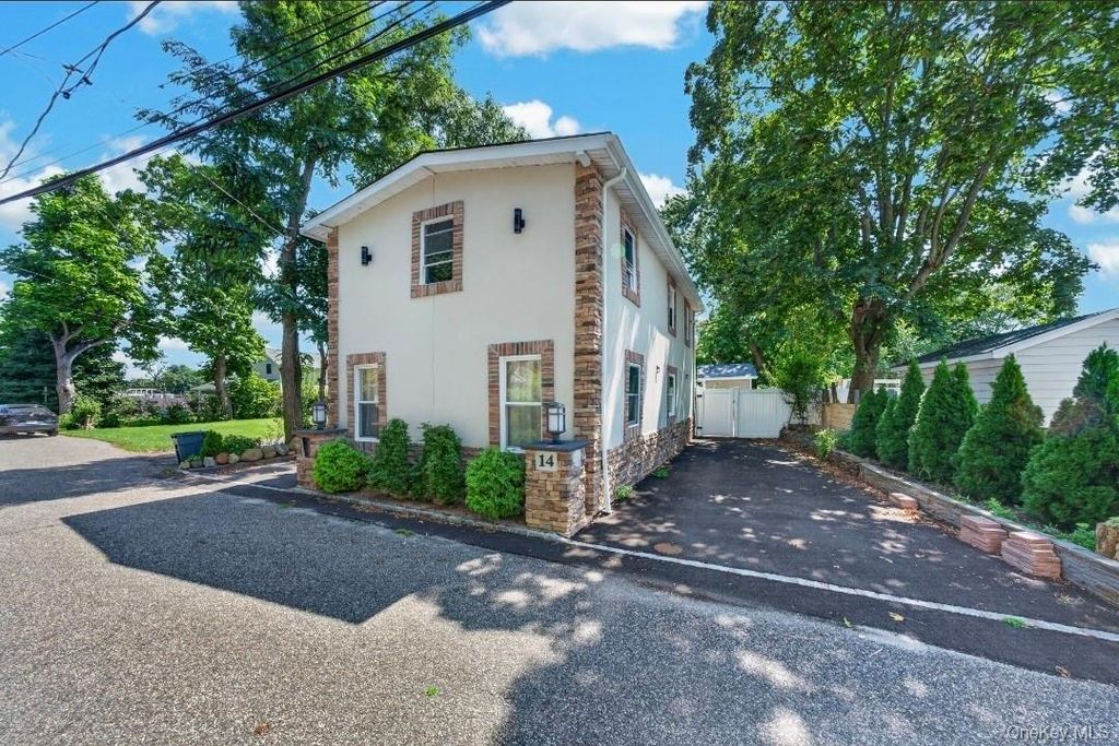 14 Electric Street, Patchogue, NY 11772 — photo 2