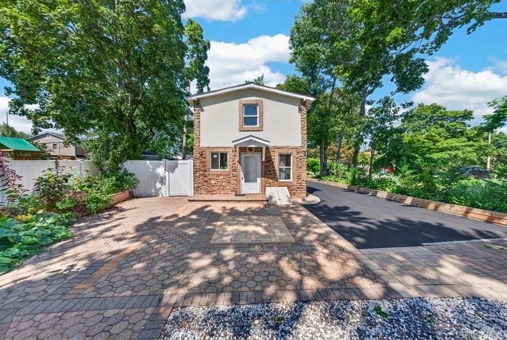 14 Electric Street, Patchogue, NY 11772 — photo 4