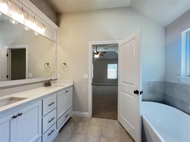 11608 NW 104 Street, Yukon, OK 73099