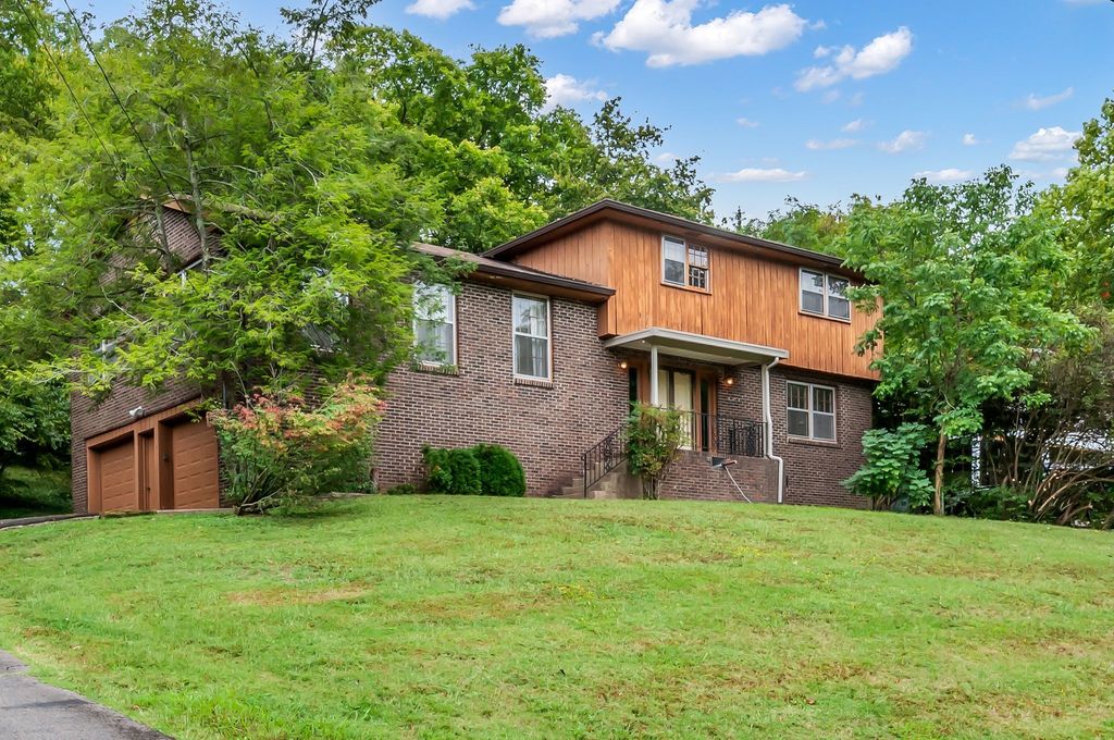 6828 Highland Park Dr, Nashville, TN 37205