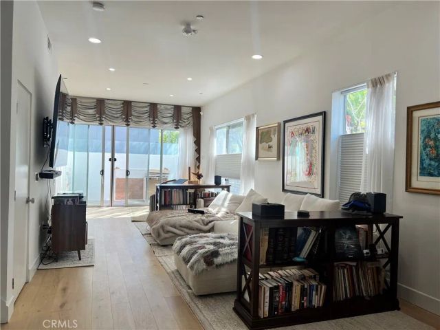 1200 N Sweetzer Avenue 2, West Hollywood, CA 90069